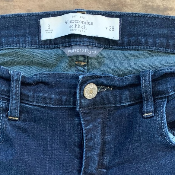 Abercrombie and Fitch dark wash stretch skinny jeans sequins back pocket - Picture 2 of 6